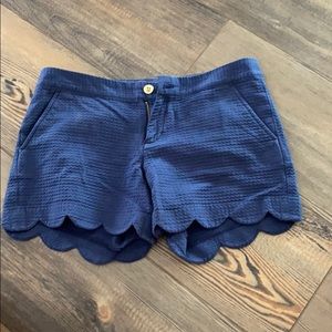 Lilly Pulitzer Navy scalloped shorts size 6